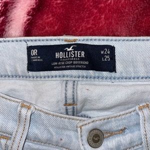 I'm selling these hollister pants, that are barely worn.